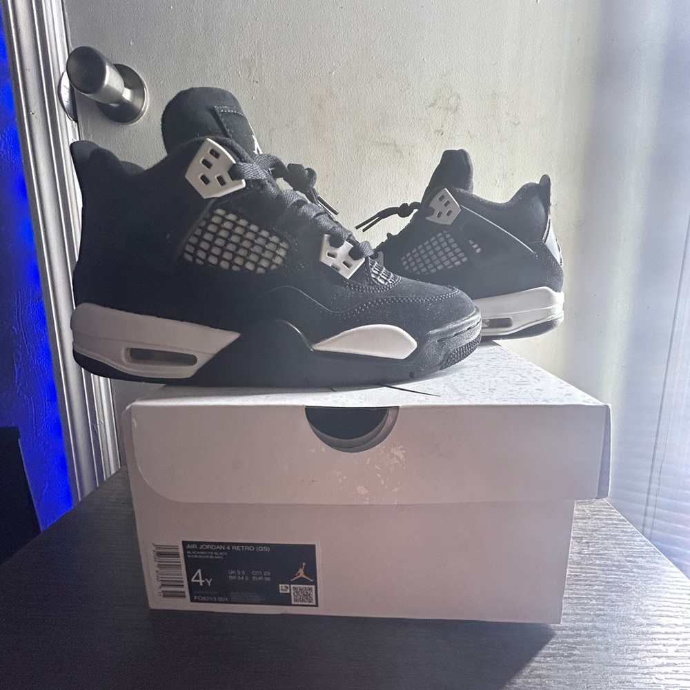 Jordan Retro 4 Black Sneakers